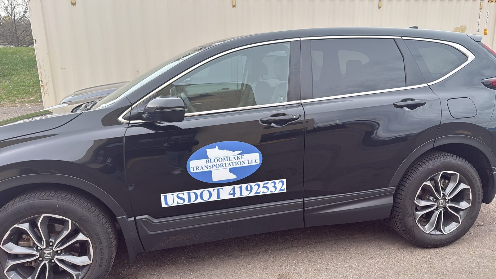 Close view of the Bloomlake Transportation LLC door decal, showing the Minnesota outline and the USDOT number 4192532.